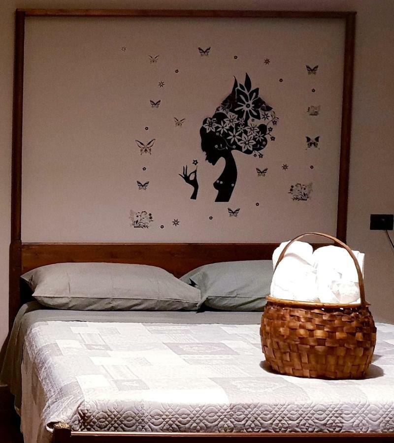 b&b Tre Passi Dalla Torre Montesarchio Esterno foto