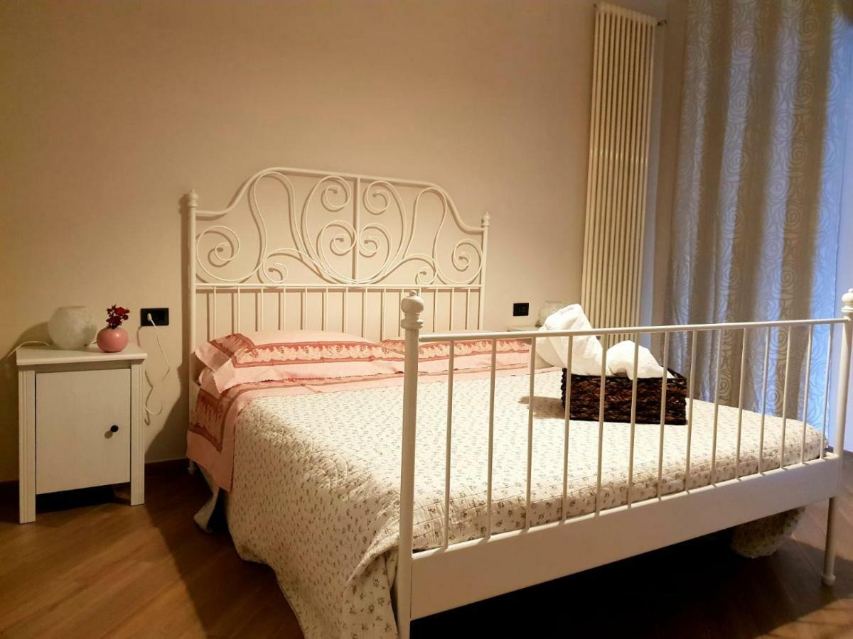 b&b Tre Passi Dalla Torre Montesarchio Esterno foto
