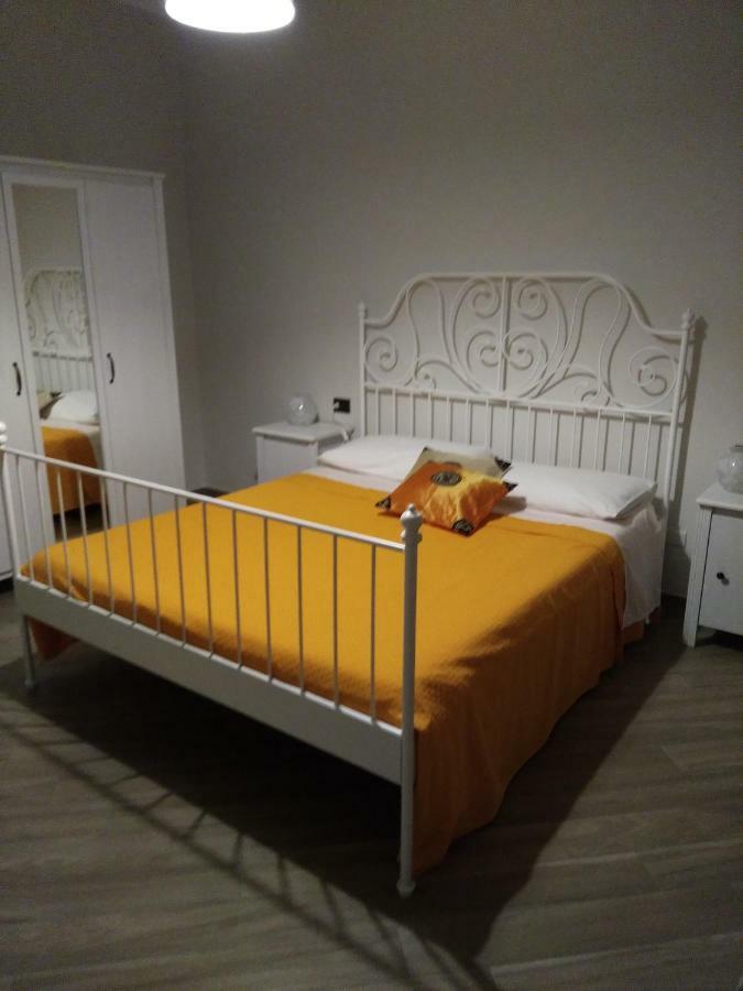 b&b Tre Passi Dalla Torre Montesarchio Esterno foto